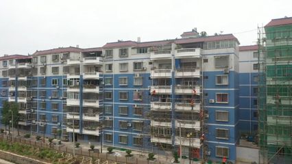 奮進(jìn)新征程 建功新時代 望謨縣老舊小區(qū)改造工程穩(wěn)步推進(jìn)，外墻粉刷煥新顏